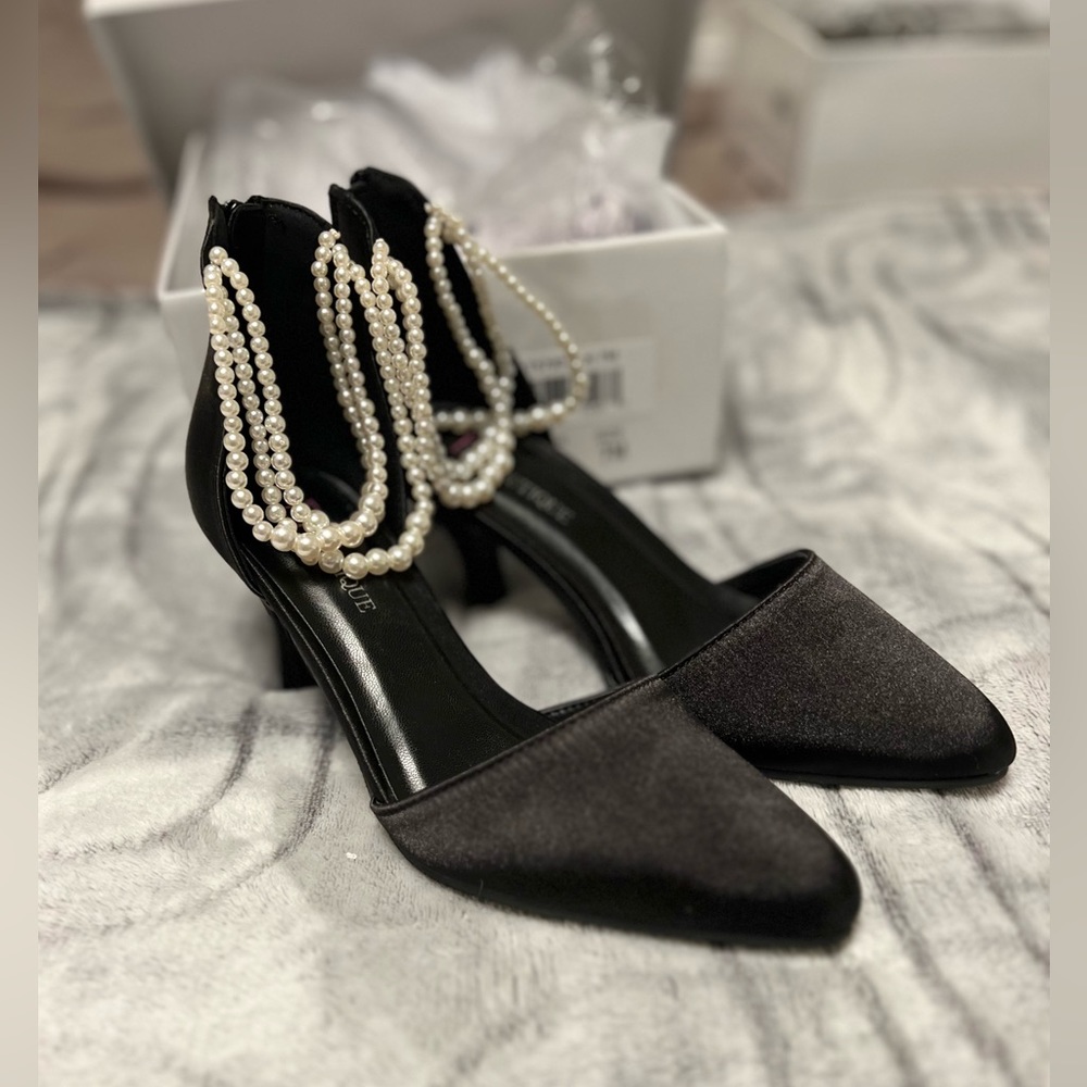 Pearl strap heels size 7